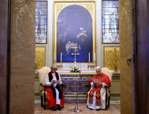 Anglicans, Catholics must work to overcome differences, pope tells archbishop of Canterbury
