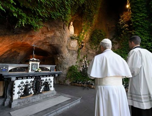 Faithful join in rosary for peace in Washington as pope leads the Marian devotion for world