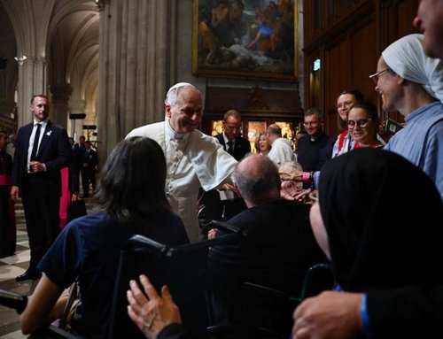 Pope Leo prays in Notre Dame Cathedral in Paris 7 years after devastating fire